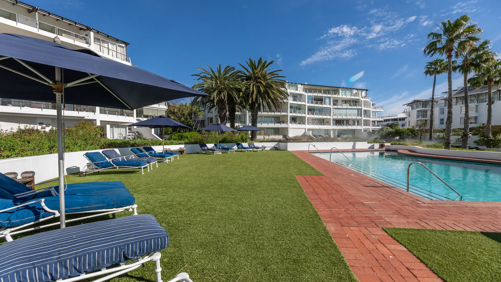 14 THE WATER CLUB-39